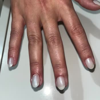 İpera Nail Studio Manikür Sırasında Tırnak Etlerim Sürekli Kanadı