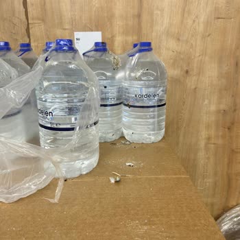 A-101 Şubesinde İçme Sularının Sağlıksız Ve Hijyensiz Şartlarda Saklanması