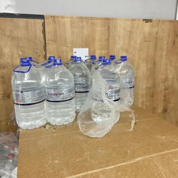 A-101 Şubesinde İçme Sularının Sağlıksız Ve Hijyensiz Şartlarda Saklanması