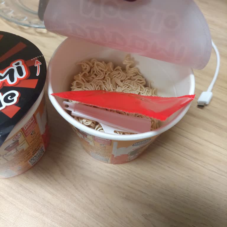 Kantin Noodle Ürününde Eksik Baharat Ve İlgisiz Yaklaşım