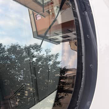 BMW Ön Cam Fitilindeki Çatlamalar Can Sıkıyor