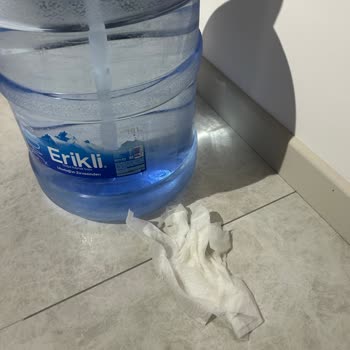 Çatlak Damacana Nedeniyle Mutfakta Su Baskını Yaşadım