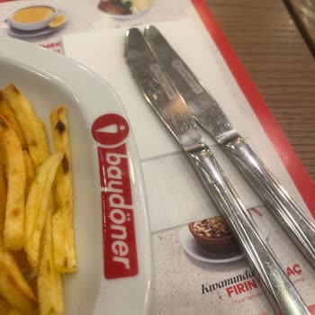 Baydöner Bornova'da Yanık Patates, Kirli Çatal-Bıçak Ve Yetersiz Servis Deneyimi