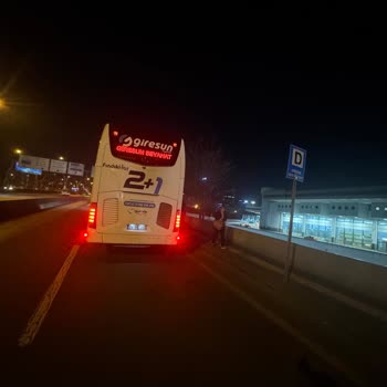 Otobüs Gecikmesi Kaba Kaptan Ve Yol Kenarında İndirme Sorunu