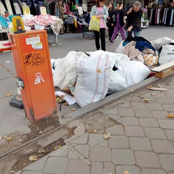 Caddeyi İşgal Eden Esnaf Ve Yetersiz Belediye Denetimi Mağduriyet Yaratıyor