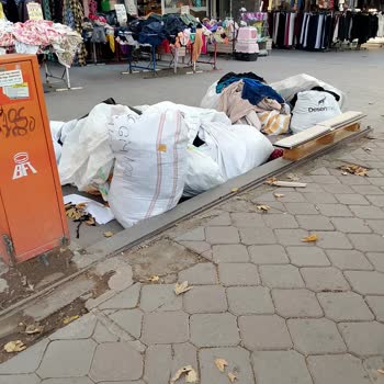 Caddeyi İşgal Eden Esnaf Ve Yetersiz Belediye Denetimi Mağduriyet Yaratıyor
