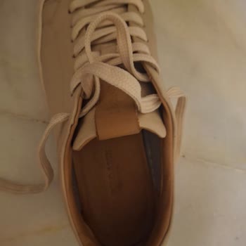 Krem Rengi Deri Ayakkabıda Yoğun Boya Verme Ve Hızlı Deformasyon Sorunu