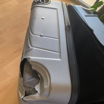 İlk Kullanımda Kırılan Valiz Hayal Kırıklığı Yarattı