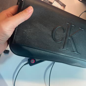 Calvin Klein Çantada Kolonya Temasıyla Oluşan Renk Değişimi Ve Hayal Kırıklığı