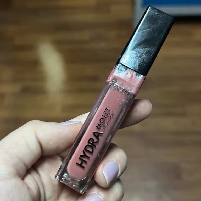 Aldığım Lipgloss Kapağından Sızdı, 1 Ayda Tükendi