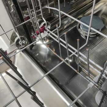 Bulaşık Makinesi Telleri Ve Plastiklerinde Beklenmedik Çürüme Ve Kırılma Sorunu