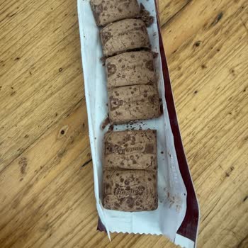 Son Kullanma Tarihi Geçmemiş Çikolatada Kötü Görüntü Ve Renk Değişimi