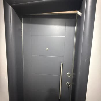 Sur Çelik Kapı Garanti Kapsamındaki Çelik Kapıdaki Kabarma Sorunu Çözülemiyor