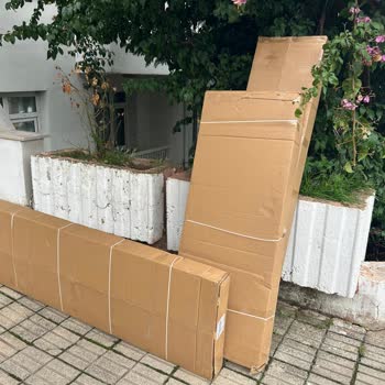 Kargom Bina Önüne Bırakıldı Teslim Edilmeden Teslim Edildi Gösterildi