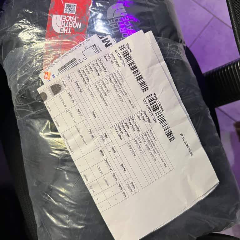 Yırtık Mont Teslim Edildi Firma İletişime Geçmiyor