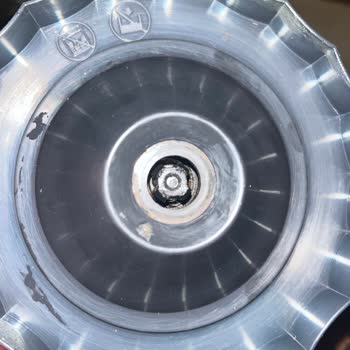 Licuadora Electrolux E5HB2-8SS, problema con cuchillas y garantía no aplicada