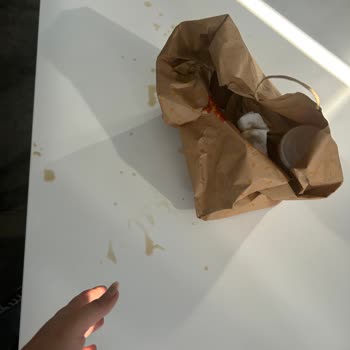 Dökülen Kola Nedeniyle Kullanılamaz Sipariş Ve Yetersiz Müşteri Hizmeti