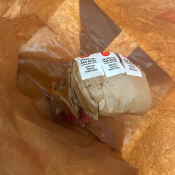 Dökülen Kola Nedeniyle Kullanılamaz Sipariş Ve Yetersiz Müşteri Hizmeti