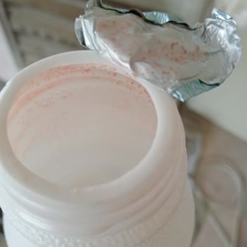 Açtığım İçim Ayranında Kırmızı Lekeler Ve Farklı Koku Şoku!