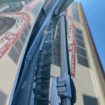 BMW 5.20 Ön Cam Fitili Sürekli Parçalanıyor