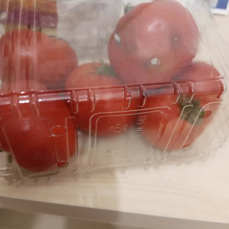 Taze Gönderilen Domatesler Ezik Ve Bozulmuş Halde Teslim Edildi, İade Talep Ediyorum