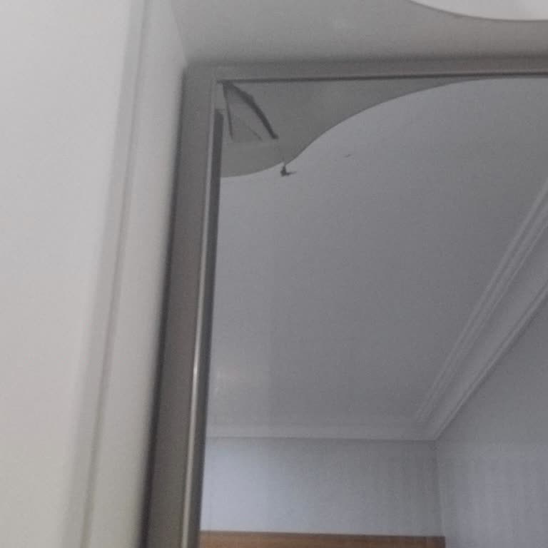 Gardırop Camları Kırık Teslim Edildi Aylardır Çözüm Sunulmuyor