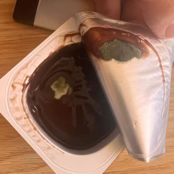 Aldığım Sütaş Çikolatalı Pudingin İçinden Küf Çıktı