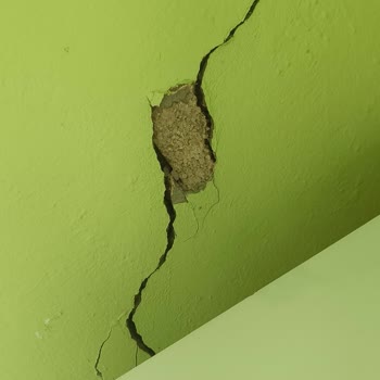 Diyanet İşleri Başkanlığı Deprem Sonrası Camimizde Artan Çatlaklar ve Yıkılma Riski