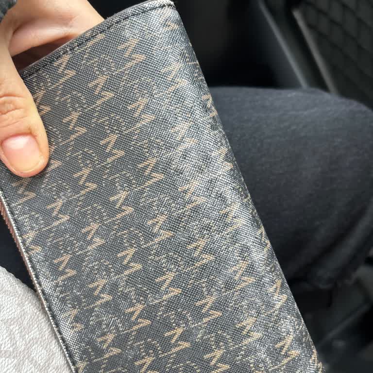 Mango’dan Aldığım Cüzdan Kısa Sürede Renk Attı Ve Dikişleri Söküldü