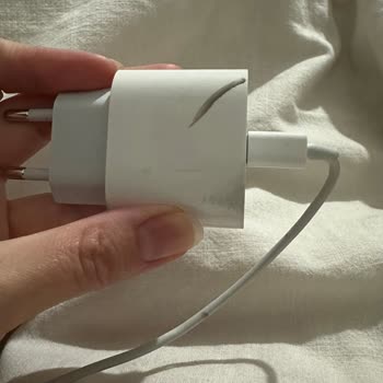 Kozmetik Reyonundan Aldığım Aseton Çantamdaki Eşyalarıma Zarar Verdi!