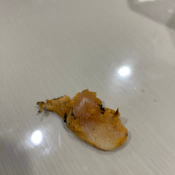 Hazır Dönerin İçinden Çiğ Tavuk Parçası Çıktı, Para İadesi Talep Ediyorum