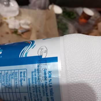 Kapalı İçim Ayran İçerisinden Islak Mendil Çıkması Ve Müşteri Hizmetlerine Ulaşılamaması