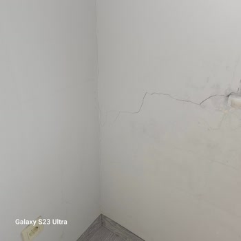 Ciddi Yapısal Sorunlar Nedeniyle Sağlık Ve Güvenlik Tehlikesi Yaşadığım Evde Kalıcı Çözüm Sunulmuyor