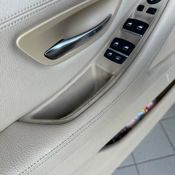 BMW 5 Serisi Kapı Döşemelerinde Kronik Deformasyon Ve Yapışkanlık Sorunu