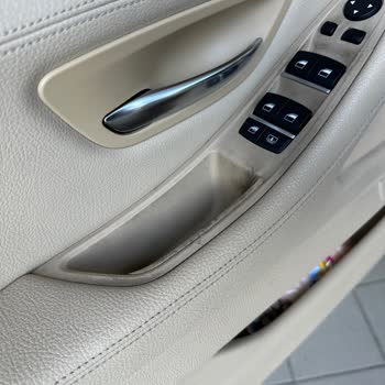 BMW 5 Serisi Kapı Döşemelerinde Kronik Deformasyon Ve Yapışkanlık Sorunu