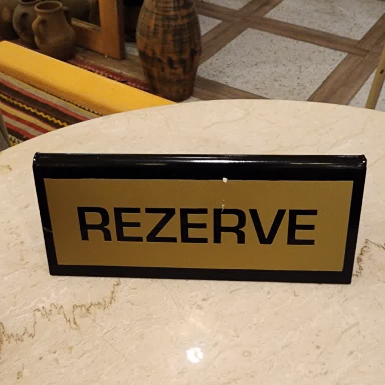 Laos Coffee Roastery Halka Açık Bir Kafede Bilerek Rezerve Yazıyorlar