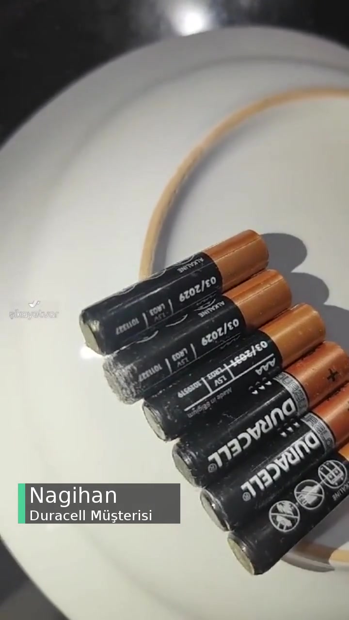 Duracell Pil Akması Sonucu Oyuncaklar Ziyan Oldu videonun kapak resmi