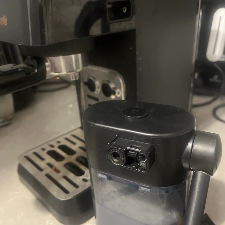 Garanti Kapsamındaki Espresso Makinesinin Kırılan Parçası Ücretli Sunuluyor