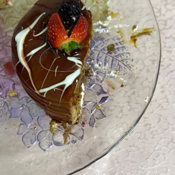 Pastadan Çıkan Taş Ve İlgisiz Müşteri Hizmetleriyle Yaşadığım Hayal Kırıklığı