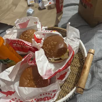 Burger King Siparişimde Eksik Ürünler Ve İletişim Sorunu Yaşadım