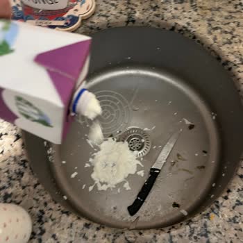 Migros Tam Yağlı Sütlerde Sürekli Katılaşma Ve Sağlık Riski Endişesi