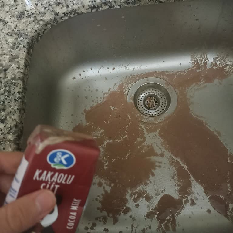 Sek Süt Son Kullanma Tarihi Geçmemiş Kakaolu Sütler Bozuk Çıktı, Markadan Yanıt Bekliyorum