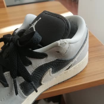 Kısa Sürede Yırtılan Ayakkabıya Çözüm Sunulmaması Mağduriyet Yarattı