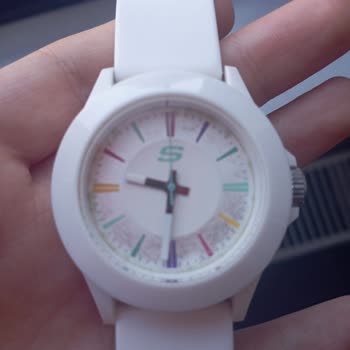 Su Geçirmez Denilen Saat Kısa Sürede Su Aldı Ve Camı Çatladı