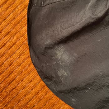 Sephora Mağazasında Fondöten Kazası: Kıyafetim Mahvoldu, Çalışanlar Umursamadı!