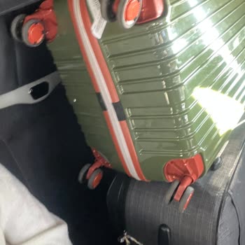 Havaist Yolculuğunda Valizler İçeride Ayakta Yolculuk Ve İlgisiz Şoför