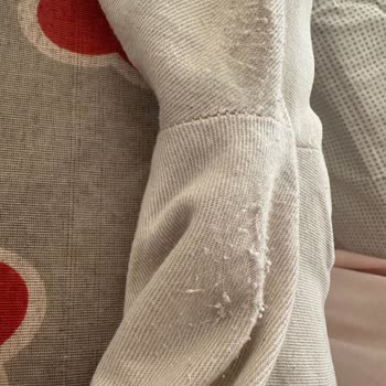 DeFacto'dan Alınan Pantolon Kısa Sürede Yırtıldı, Kalite Hayal Kırıklığı Yarattı