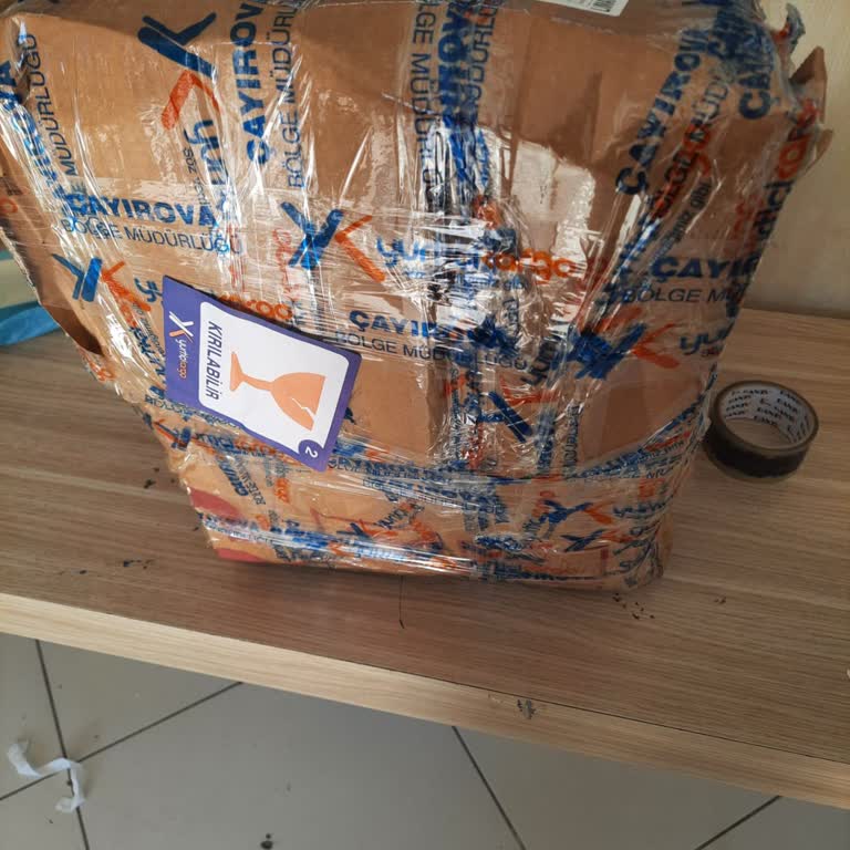 Yurtiçi Kargo Tüm Emeğim Boşa Gitti, Paketim Dağıldı