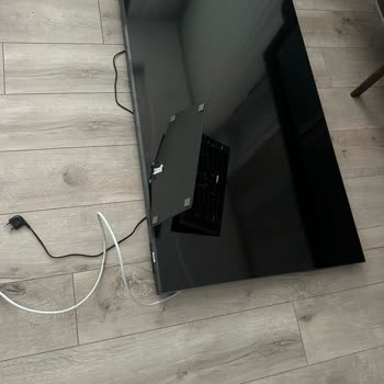 Yeni Alınan Televizyon Kendi Kendine Düştü, Samsung Sorumluluk Almıyor