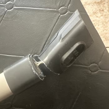 Philips Dikey Süpürgede Tekrarlayan Boru Kırılması Ve Kalıcı Çözüm Talebi